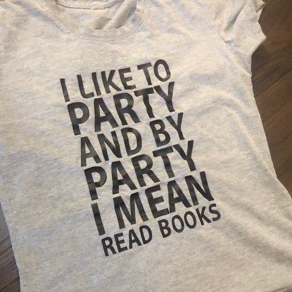 Tops - Book lover t shirt 📚